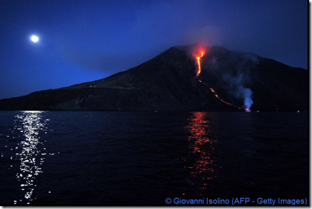 Spettacolo Stromboli, la lava incontra il mare – la Repubblica, 10 agosto 2014