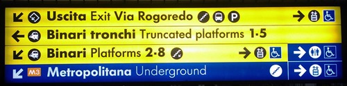 cartello alla stazione di Milano Rogoredo: Binari tronchi – Truncated platforms