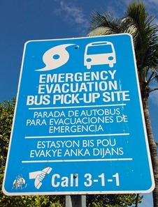 cartello di punto di raccolta per evacuazione visto a Miami Beach: EMERGENCY EVACUATION BUS PICK-UP SITE