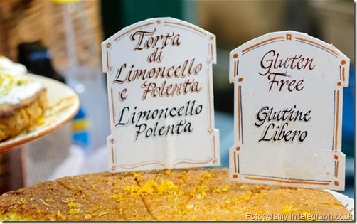foto di torta di farina gialla con cartellini Torta di Limoncello e Polenta e Gluten Free - Glutine Libero