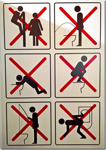 In bagno è vietato...