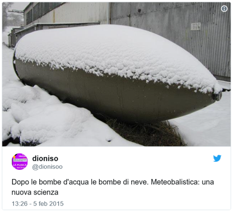 [foto di un ordigno bellico ricoperto di neve] @dioniso: Dopo le bombe d’acqua le bombe di neve. Meteobalistica: una nuova scienza. 