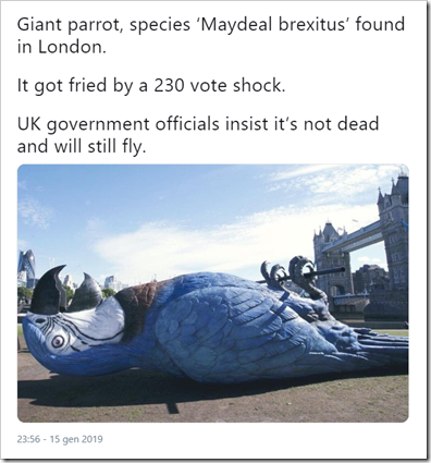 [foto di enorme pappagallo blu stecchito davanti al Tower Bridge di Londra] “Giant parrot, species ‘Maydeal brexitus’ found in London. It got fried by a 230 vote shock. UK government officials insist it’s not dead and will still fly”